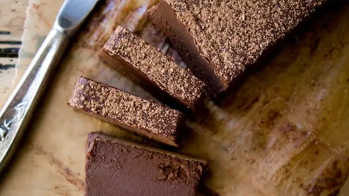 Resep Kue Cokelat Mudah Tanpa Dipanggang untuk Hiasi Natal 