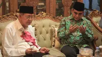 Sekjen Partai Gerindra Ahmad Muzani bersilaturahmi dengan pimpinan pondok pesantren Cipasung KH Abun Bunyamin Ruhiat, Tasikmalaya, Jawa Barat, Sabtu (22/10/2022) (Istimewa)