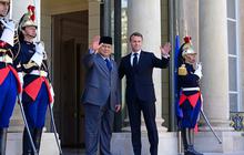 Seskab Teddy Bocorkan Isi Pertemuan 4 Mata Prabowo-Presiden Macron di Istana Élysée
