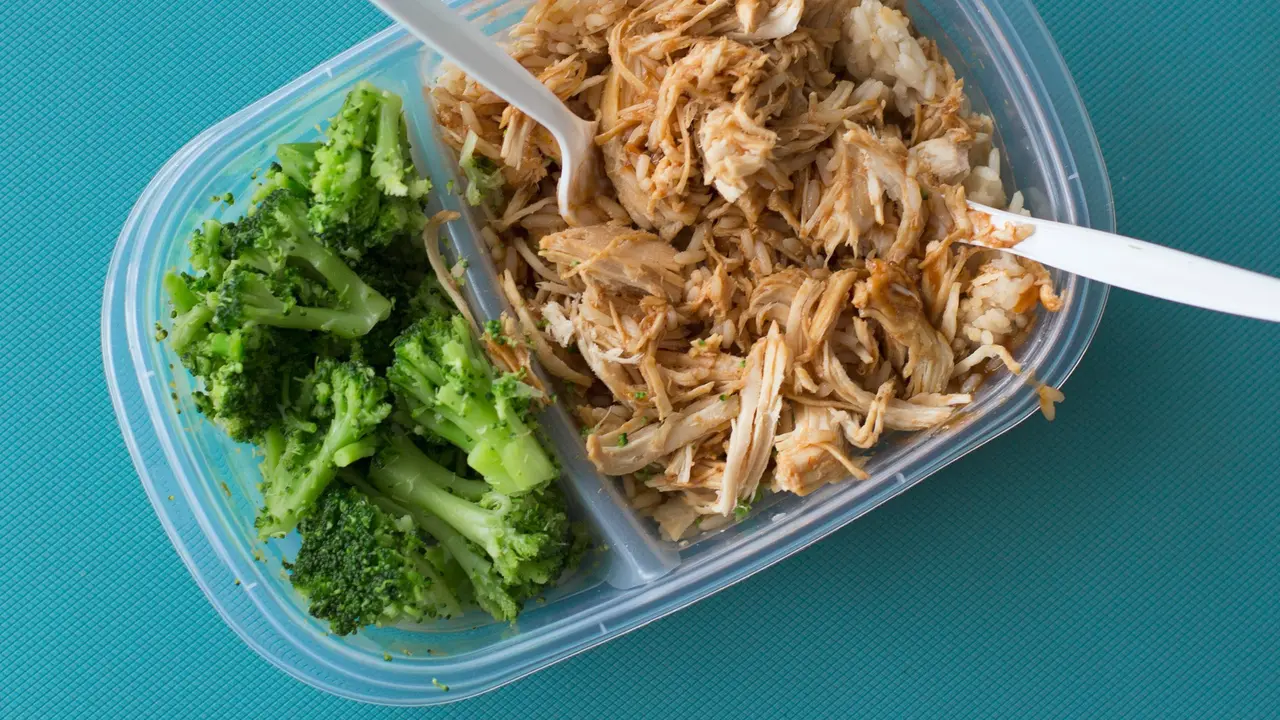 Perhatikan Cara Mempersiapkan Bekal untuk Bayi, Anak, hingga Orang Dewasa Bagi Anda yang Memutuskan Mudik Lebaran Melalui Jalur Darat (Sumber: pexels.com/keegan evans)