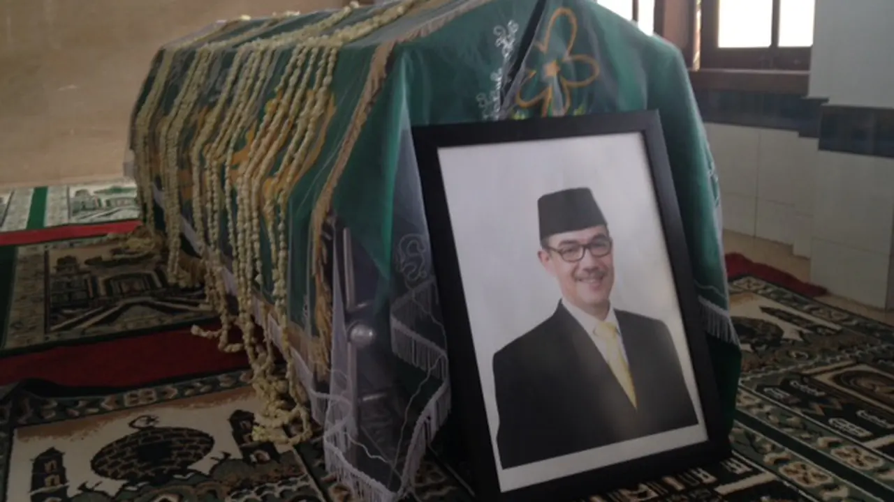 Ayahanda Nia Ramadhani Dimakamkan Usai Shalat Dzuhur