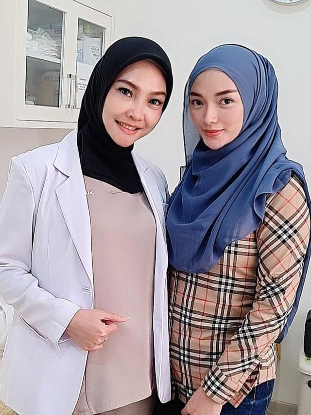 Zaskia Gotik Resmi Berhijab
