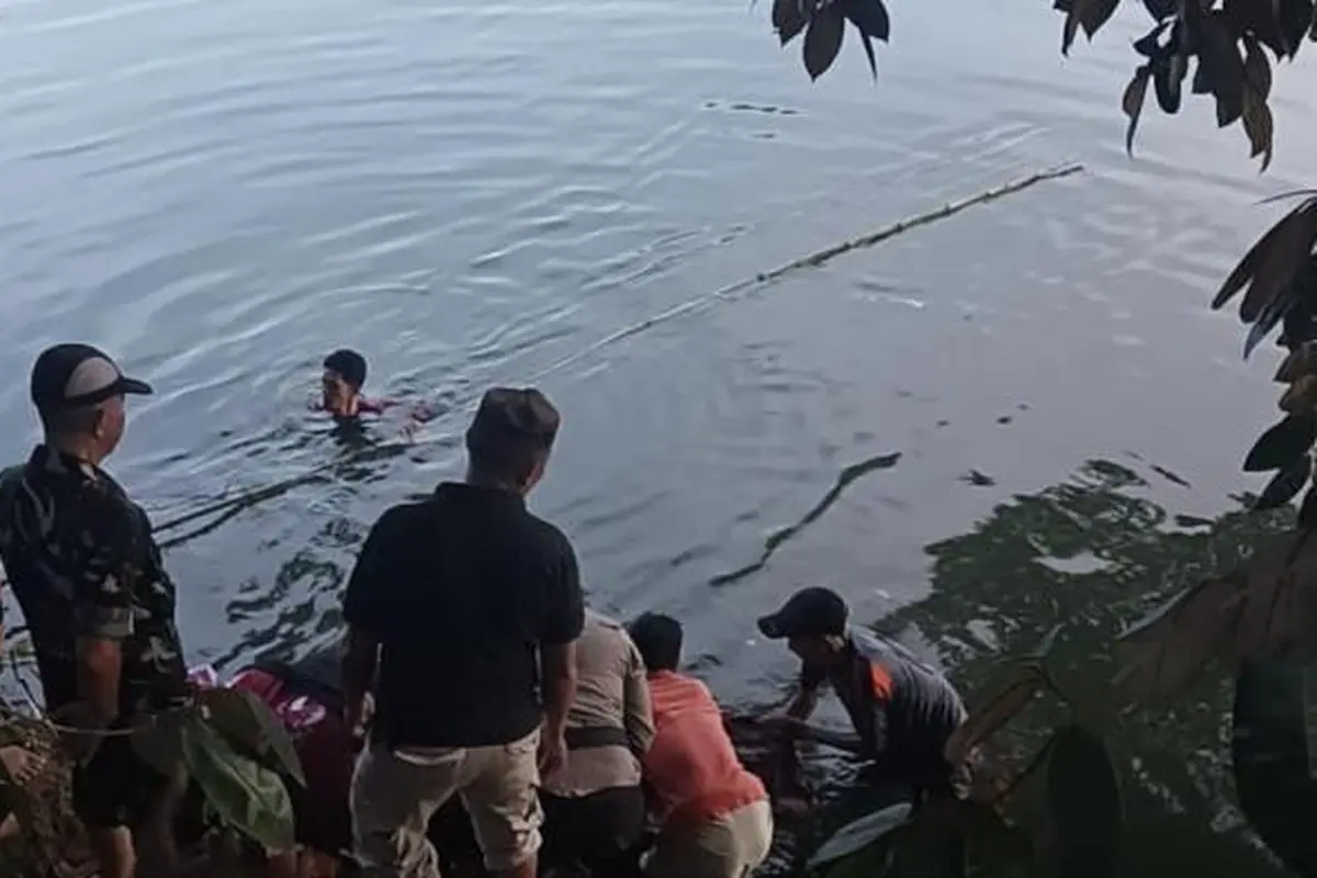 Penemuan mayat seorang perempuan yang mengapung di sungai, Senin (13/10/2025), sekitar pukul 05.30 WITA (Istimewa)
