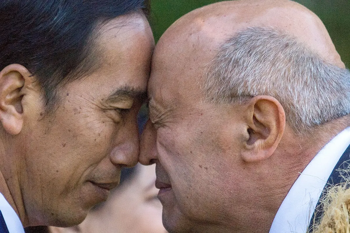 Ketika Jokowi Disambut Salam Tradisi Maori di Selandia Baru