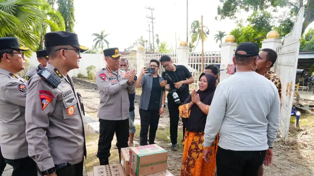 Polri Gerak Cepat Salurkan Bantuan hingga ke Aceh Tamiang, Wakapolri: Kalau Kurang Truk Kita Sewa