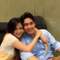 Pernah putus nyambung dengan Gracia Indri, Samuel pun menjatuhkan pilihannya kepada seorang presenter cantik, Franda. (Via Instagram/@samuel_zylgwyn)