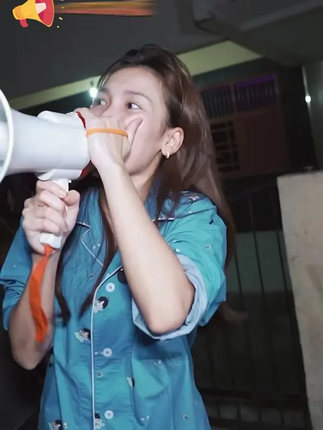 Ayu Ting Ting Bangunkan Sahur