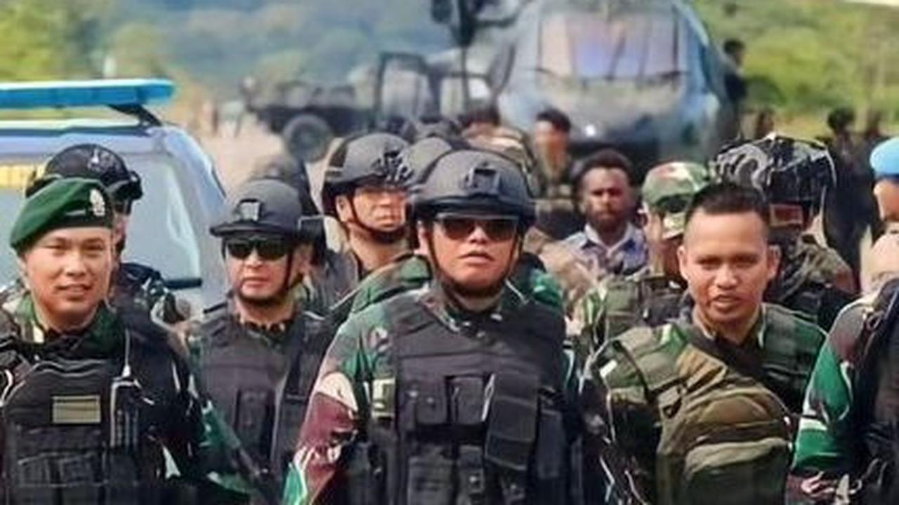 ⁠Pakai Rompi Anti-Peluru, Letjen TNI Saleh Sampai Tembus Hutan Sapa Pasukan Pandawa Kostrad