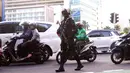Polisi bersenjata lengkap melakukan pengamanan di Kawasan Bundaran HI, Jakarta, Jumat (31/12/2021). Pengaman tersebut untuk mengamankan kondisi Jakarta saat malam pergantian tahun baru 2021. (Liputan6.com/Angga Yuniar)