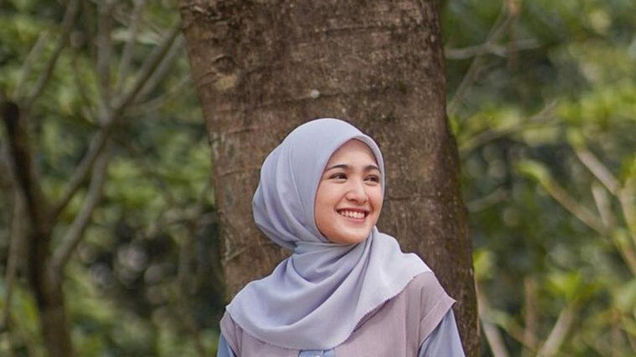 <b>Tampil Kalem dengan Hijab Segi Empat Syar'i  </b><br>