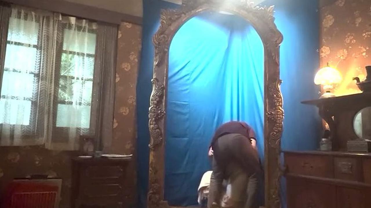 Sambil Bopong Luna Maya, Momen Oka Antara Kena Prank Crew saat Syuting