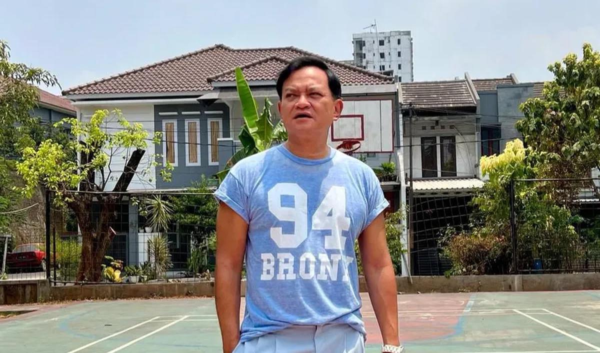 Hedi Yunus bukan hanya memiliki satu anak asuh, tetapi tiga anak asuh yang telah ia rawat dan disekolahkannya sejak mereka masih kecil.