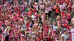 Ribuan orang tersebut terlibat dalam acara Jakarta Goes Pink untuk memperingati hari Kanker Payudara di seluruh dunia (Liputan6.com/Miftahul Hayat)