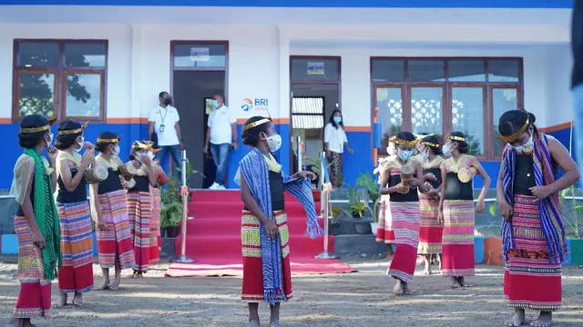 BRI merenovasi SD Negeri Fatukmetan, Atambua NTT. Melalui renovasi sekolah diharapkan bisa terus mendorong generasi muda untuk terus semangat menuntut ilmu sehingga menciptakan SDM yang berdaya saing. (Dok BRI)