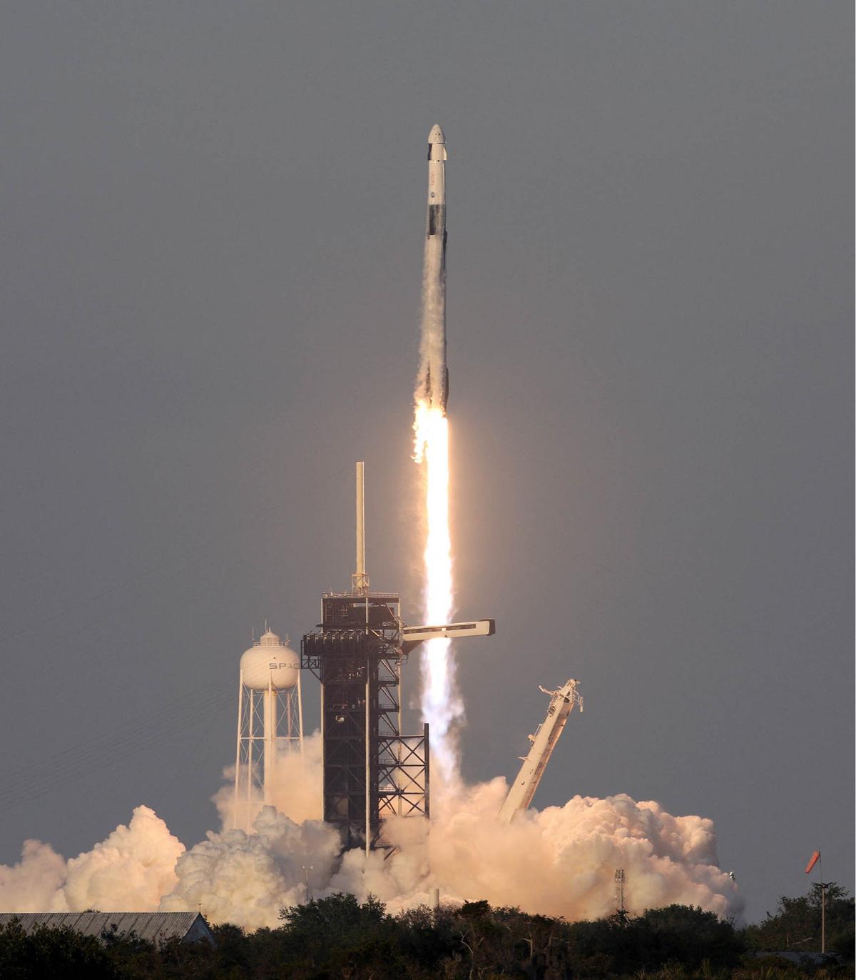 FOTO:  Misi Penyelamatan SpaceX  Falcon 9 untuk Menjemput Astronot NASA yang Terjebak