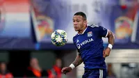 5. Memphis Depay (44 juta euro) - Penyerang Olympique Lyon ini tampil apik pada kompetisi Liga Champions. Memphis Depay memiliki makket value mencapai 44 juta euro pada saat ini. (AFP/Ronny Hartmann)