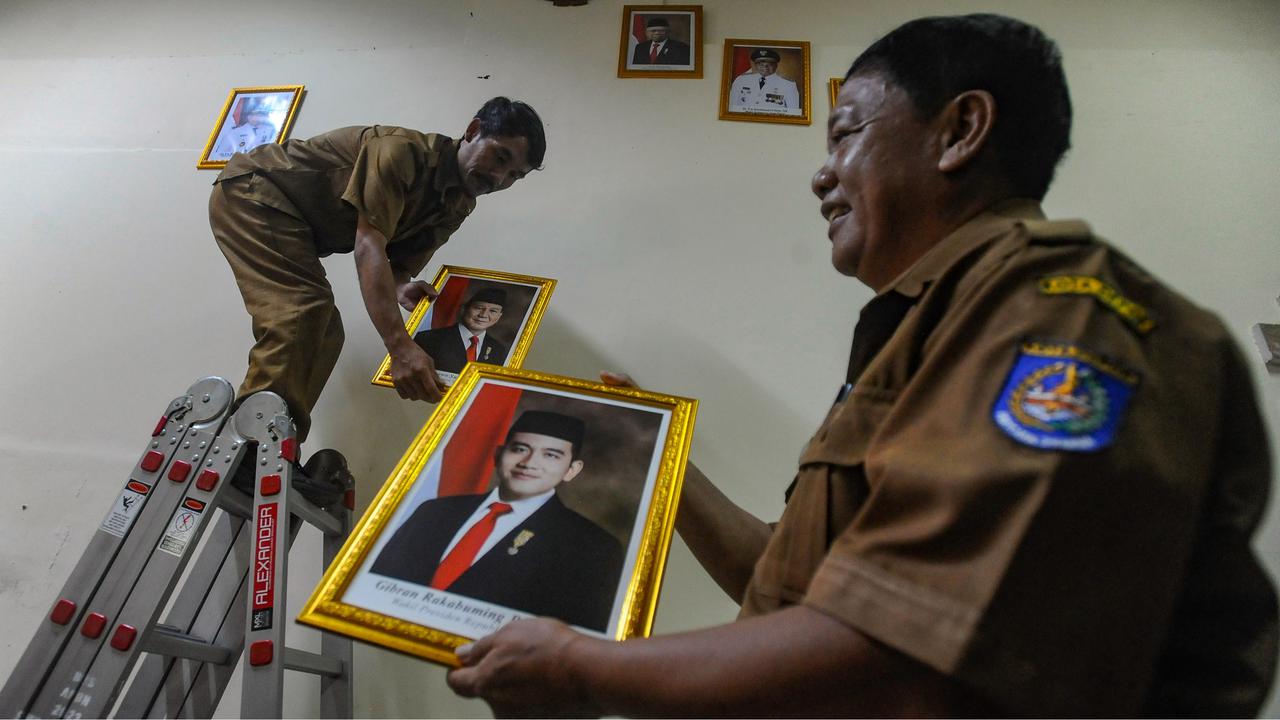 Murid sekolah pasang foto Presiden Prabowo di ruang kelas