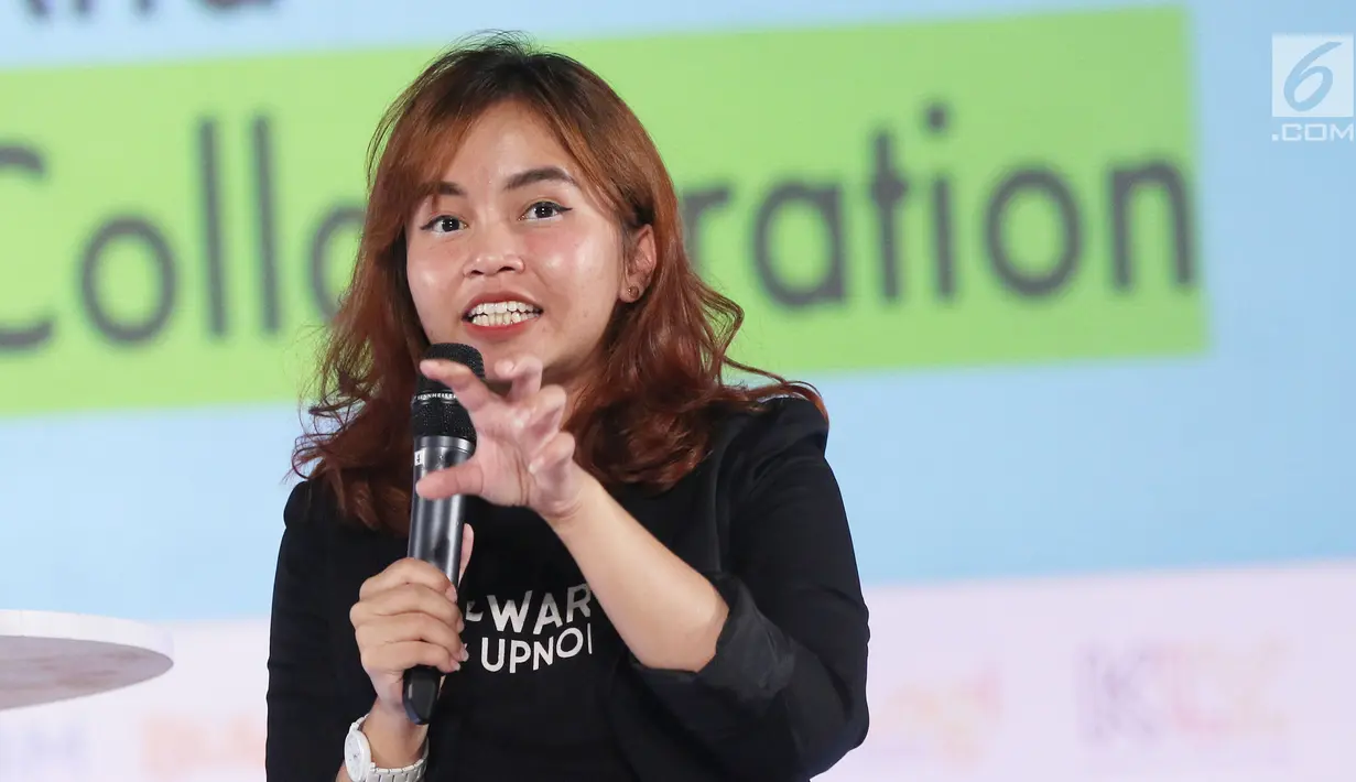 CO Founder & Heado of Marcomm Warunk Upnormal,  Cindy Alvionita Bahder berbagi tips untuk menjadi entrepreneur kepada peserta Emtek Goes to Campus (EGTC) 2018 di Universitas Gadjah Mada, Yogyakarta, Kamis (18/10). (Liputan6.com/Herman Zakharia)