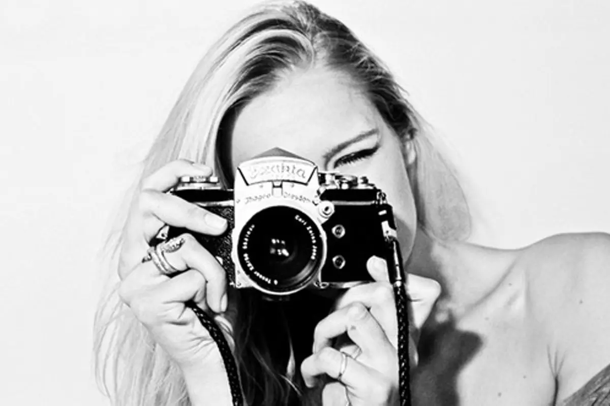 7 Alasan yang Bikin Kamu Tetap Gunakan Konsep Foto Hitam-Putih