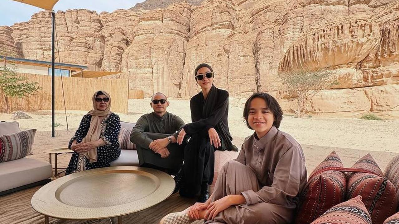 Delapan Potret Bunga Citra Lestari Memperlihatkan Kedekatan Tiko Aryawardhana dengan Noah Sinclair di Al Ula