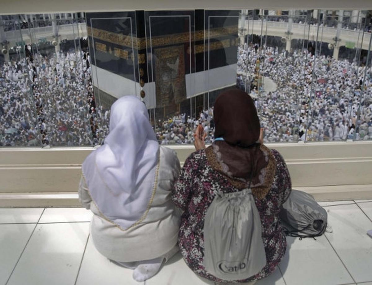 Pandangan udara jemaah haji mulai lakukan tawaf