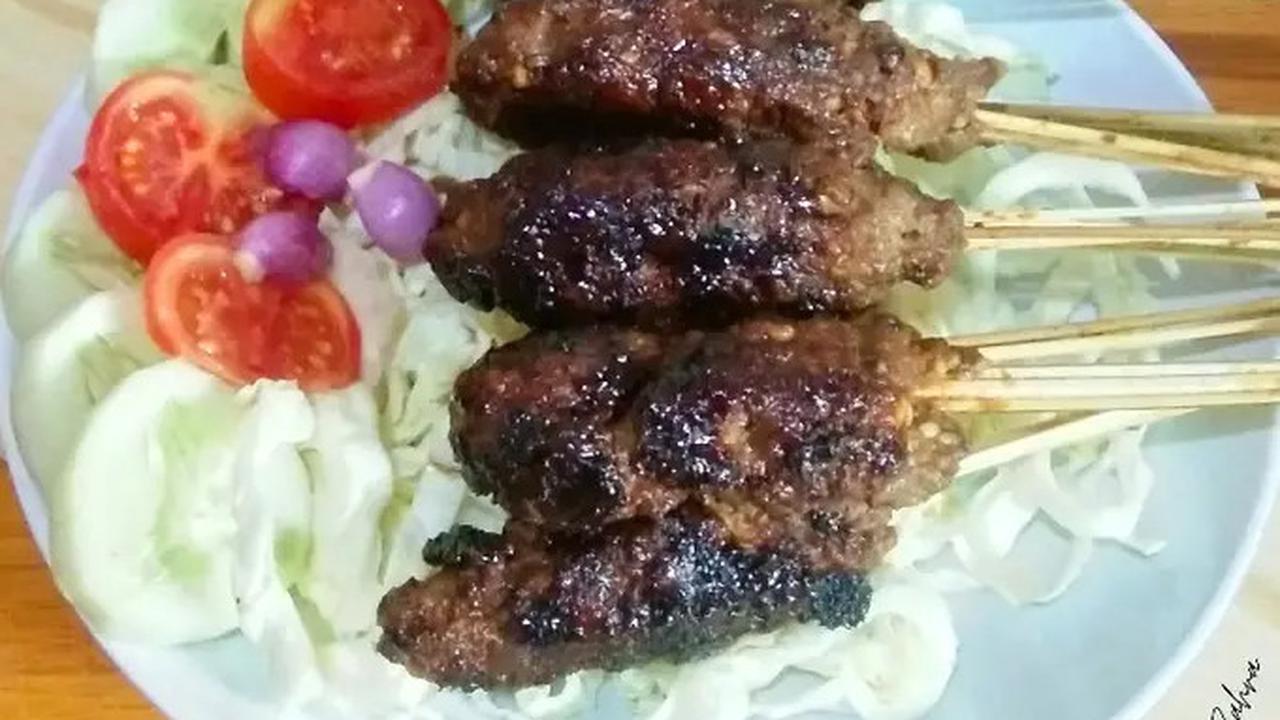 Ilustrasi Sate Buntel