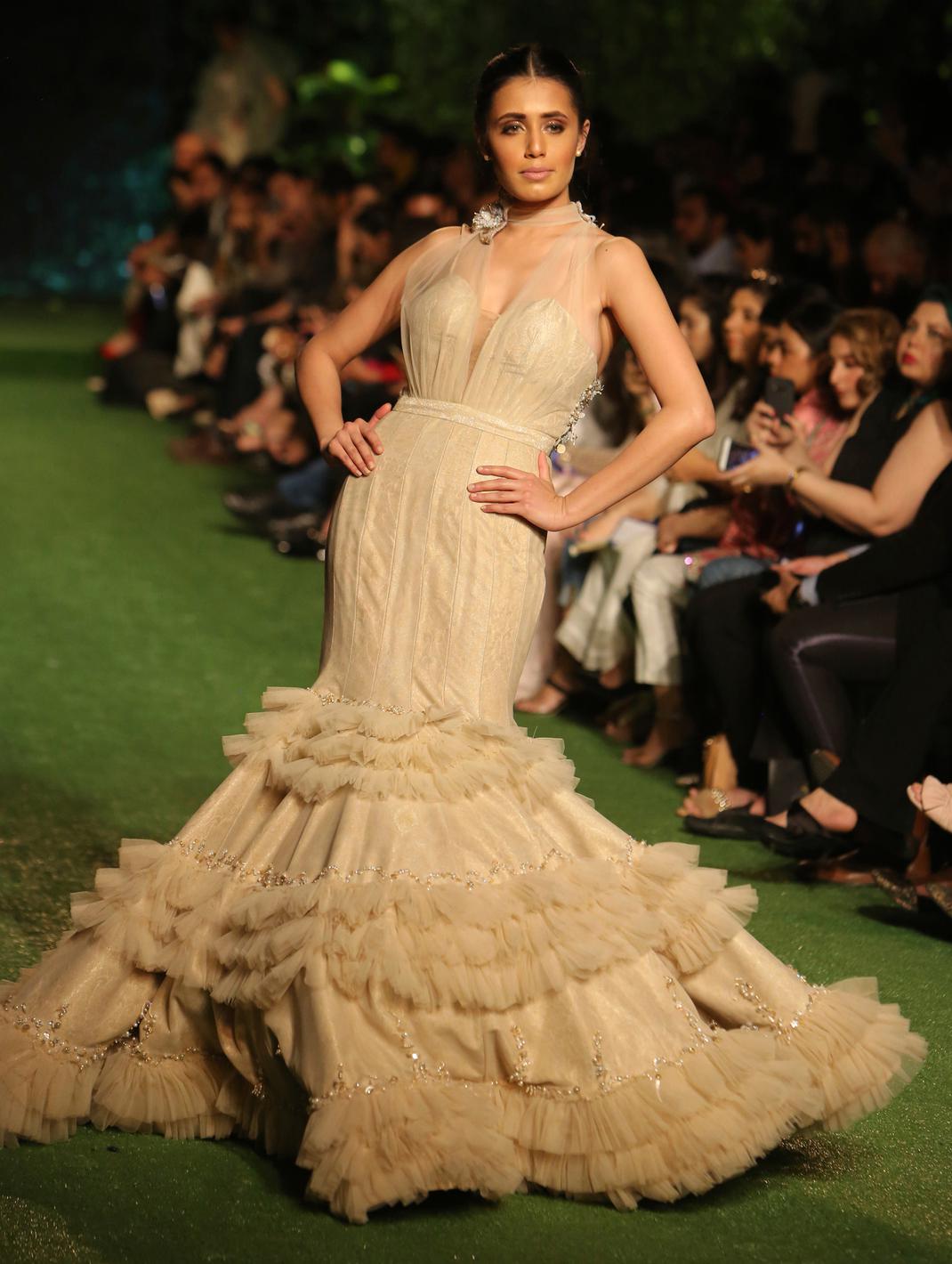 FOTO: Parade Gaun Pengantin Pakistan di Bridal Fashion Week