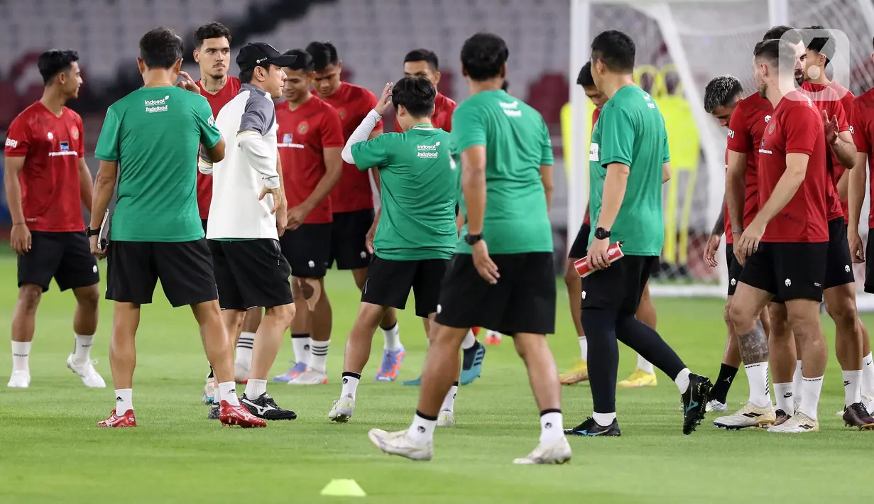 Shin Tae-yong mengungkapkan, pertandingan ini akan berjalan sulit untuk tim Merah Putih, pasalnya Albicaleste merupakan tim peringkat satu dunia dan perbedaan peringkat yang terlampau jauh dengan timnas Indonesia. (Liputan6.com/Helmi Fithriansyah)