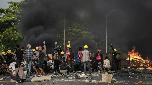 FOTO: Potret Kerasnya Protes Menentang Kudeta Militer Myanmar