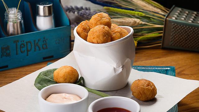 Ilustrasi Bola-Bola Tahu Sutra