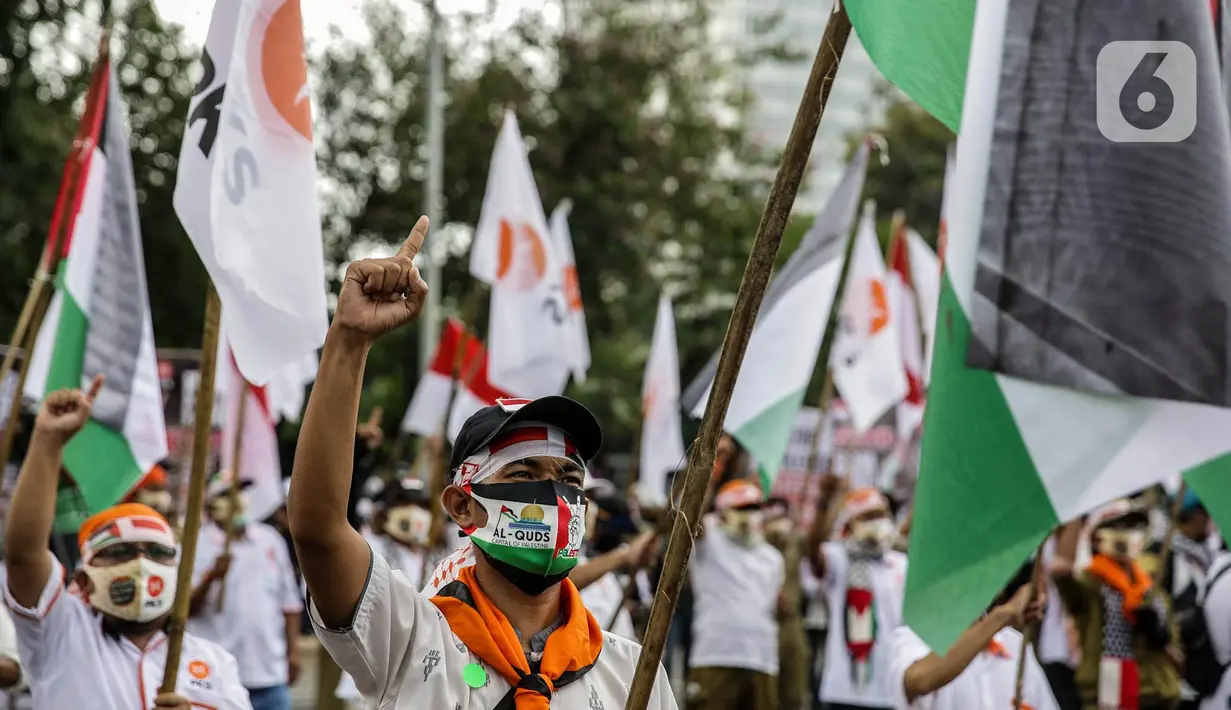Peserta kader Partai Keadilan Sejahtera (PKS) saat melakukan aksi bela Palestina di depan Kedutaan Besar Amerika Serikat, Jakarta, Kamis (20/5/2021). Aksi tersebut dalam rangka berempati kepada bangsa Palestina untuk mendapatkan kemerdekaannya dari serangan Israel. (Liputan6.com/Faizal Fanani)
