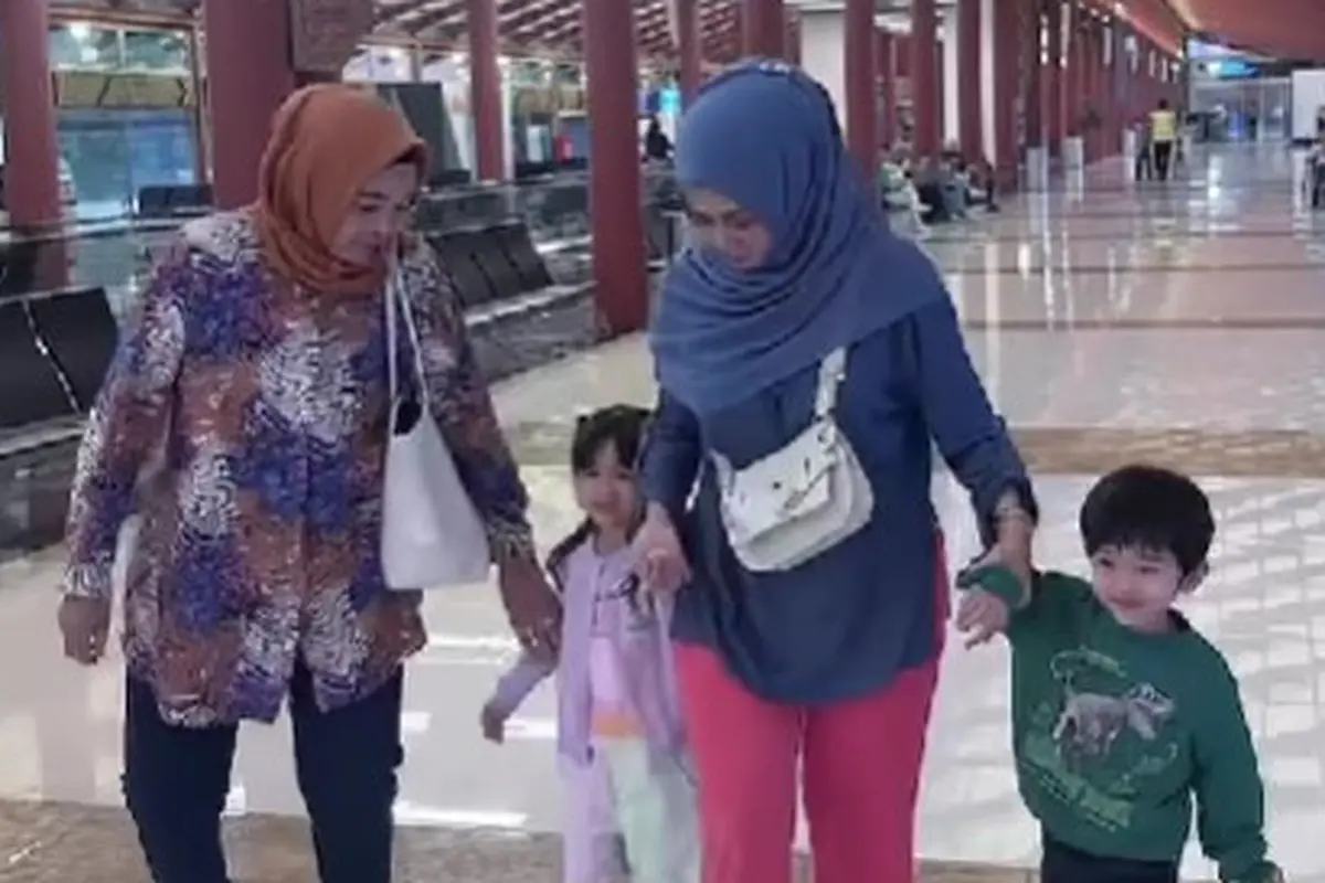Momen Liburan Amy Qanita dan Ibunda Jeje, Tepis Isu Perselisihan Keluarga
