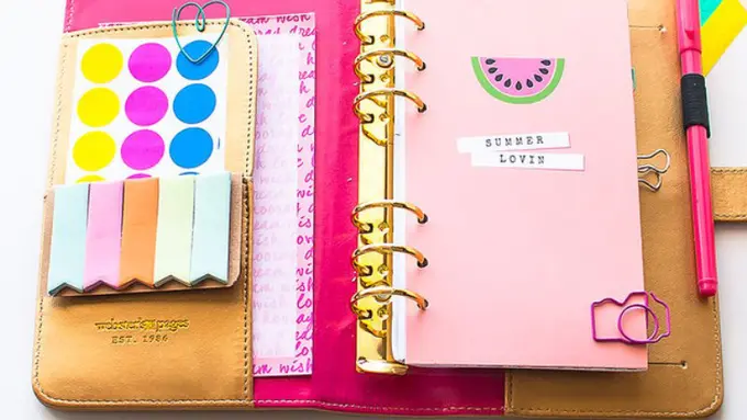 17 Buku Agenda Penuh Warna yang Bikin Hidupmu Lebih Terarah