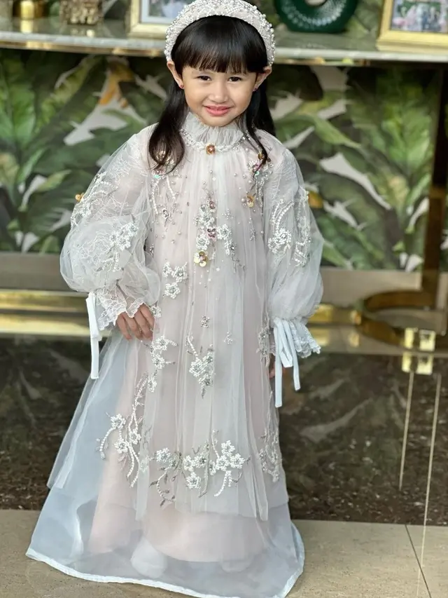Khalisa anak Kartika Putri cantik saat lebaran