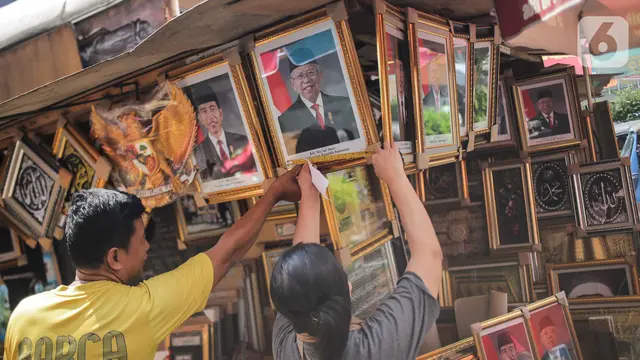 Bingkai Foto Jokowi-Ma'ruf Jelang Pelantikan di Pasar Baru