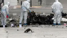 Sebuah bom mobil meledak di luar gedung bank sentral di Yunani, Kamis (10/4/2014) (AFP Photo/Louisa Goulmaki).
