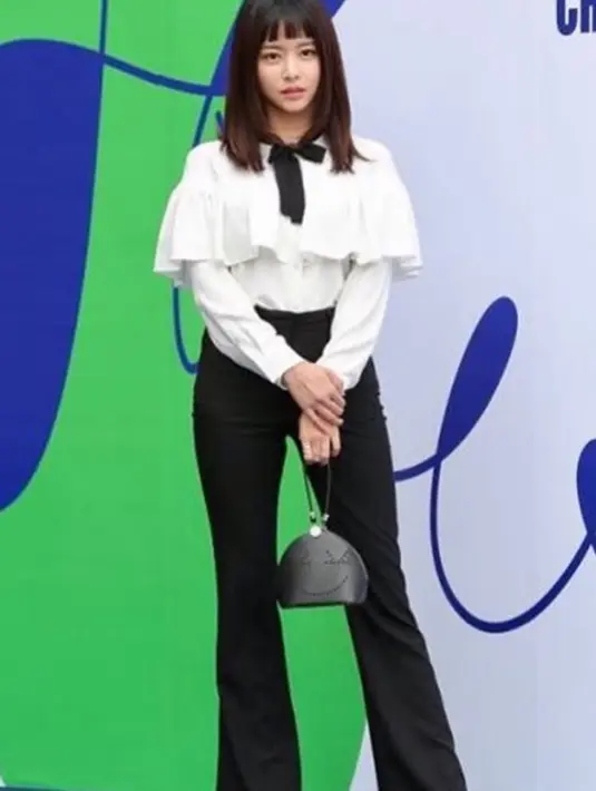 Namun pihak agensi juga mengklarifikasi rumor pada bulan Agustus lalu yang memberitakan Lee Hong Ki berpacaran dengan Han Bo Reum. Mereka menuturkan bahwa pada bulan itu kedua pasangan ini belum berpacaran. (Instagram/han_bling_)