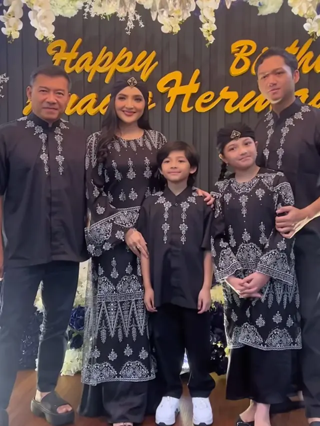 Kebahagiaan di ulang tahun Anang Hermansyah. (credit:instagram.com/ashanty_ash)