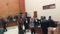 Eks Kapolda Sumatera Barat, Irjen Teddy Minahasa dituntut hukuman mati oleh Jaksa Penuntut Umum (JPU) atas kasus penjualan barang bukti narkoba jenis sabu. (Merdeka.com)