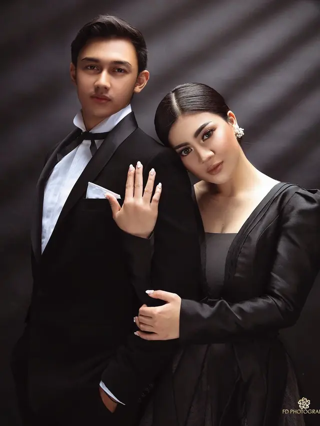 6 Pemotretan Caesar Hito dan Felicya Angelista dengan Tema Salute in Love