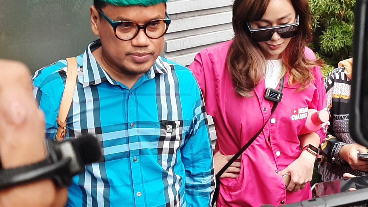 Uya Kuya menyambangi Polda Metro Jaya, Rabu (25/5/2022). Uya Kuya diperiksa sebagai saksi pelapor atas laporannya terhadap Medina Zein terkait dugaan penipuan jual beli mobil. (Liputan6.com/Ady Anugrahadi)
