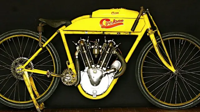 Cyclone Board Track Racer
