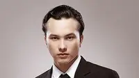 Fans Gelar Kontes Mirip Nicholas Saputra di GBK,  Aldi Taher dan Junghwan Treasure Disuruh Ikut