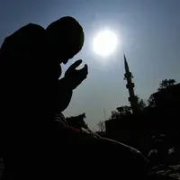 Ilustrasi orang yang mendapatkan syafaat dari malam Lailatul Qadar | via: facebook.com