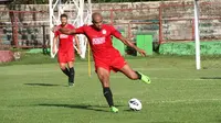 Eks striker Pusamania Borneo FC, Reinaldo Elias da Costa, sudah gabung dalam latihan PSM. (Bola.com/Abdi Satria)