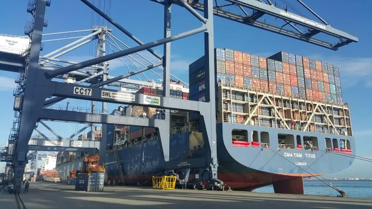 Kapal besar dengan kapasitas 8500 TEUs akan melayari perairan Pelabuhan Tanjung Priok.