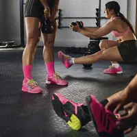 adidas bersama Dr. Leada Malek PT, DPT menunjukkan manfaat dari pemakaian sepatu khusus training karena tujuh dari sepuluh penikmat olahraga gym mengenakan sepatu yang salah saat latihan kekuatan. / Foto: dok adidas.