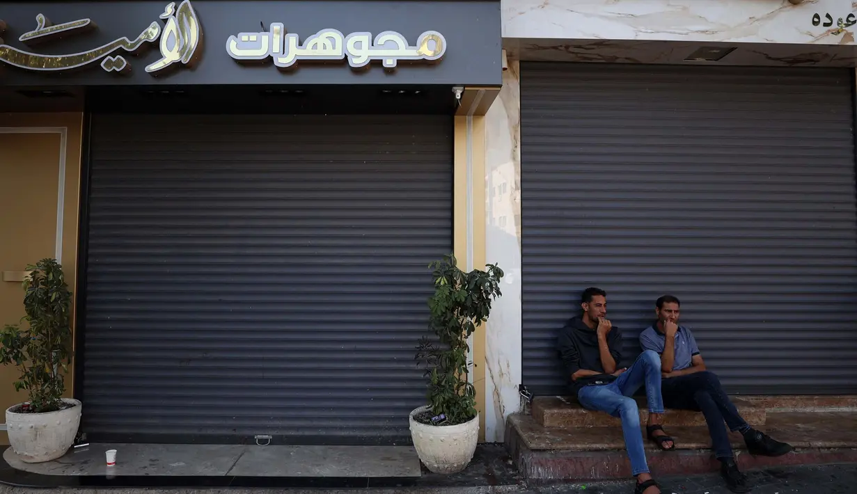 Aktivitas perdagangan kota Ramallah di Tepi Barat berhenti total pada 1 November 2023. (Zain JAAFAR/AFP)