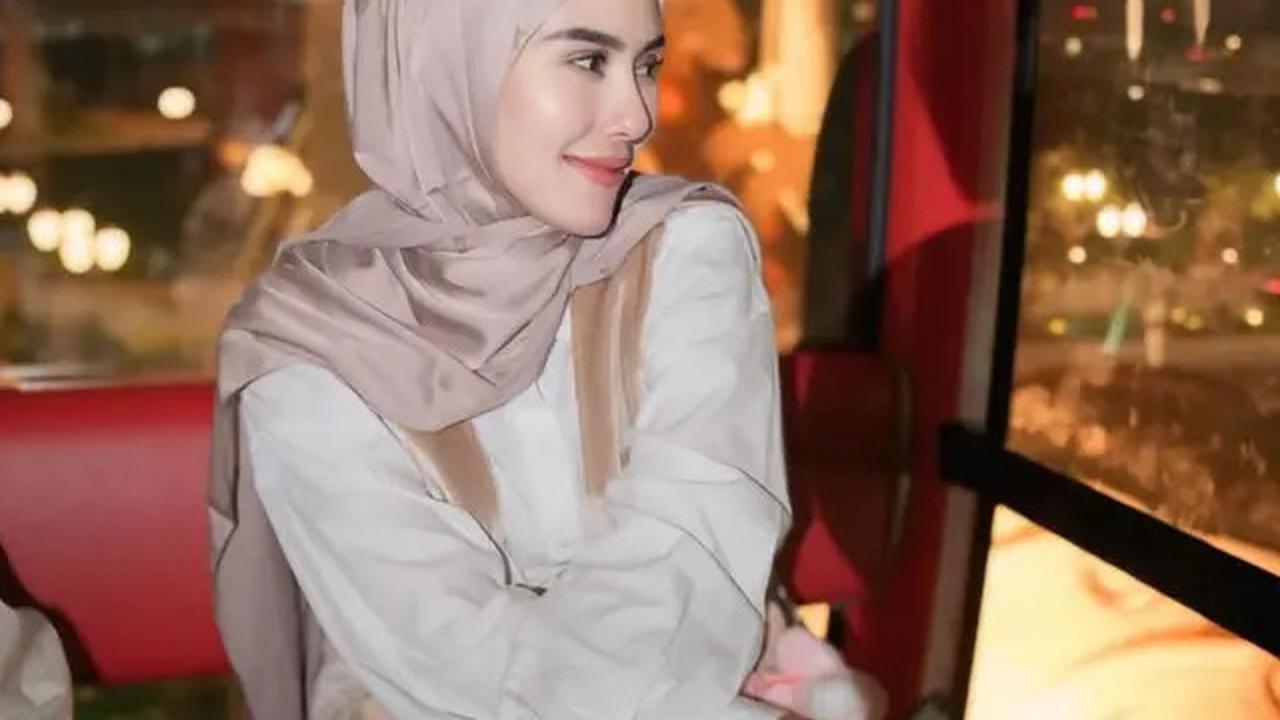 Syahnaz Sadiqah Memutuskan Berhijab, Terinspirasi dari Pengalaman di Tanah Suci