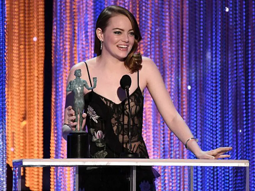 Ajang pemberian penghargaan untuk para insan berprestasi, Screen Actors Guild (SAG) kembali digelar di tahun 2017 ini. Nama Emma Stone pun dinobatkan sebagai Penampil Terbaik untuk kategori pemeran film. (doc.dailymail.com)